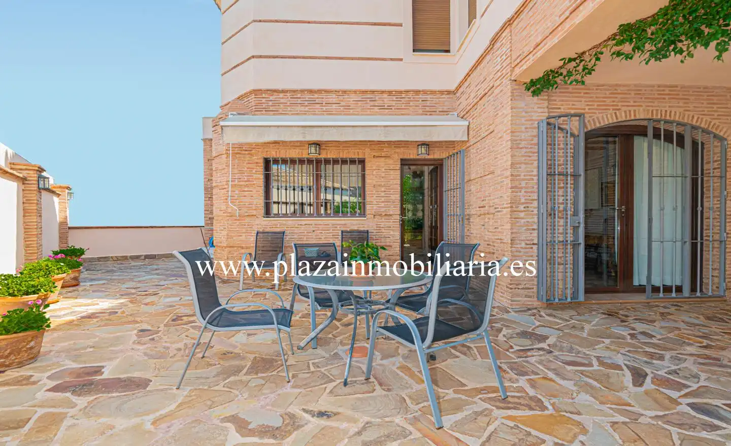 Garden of Houses for sale in Lucena