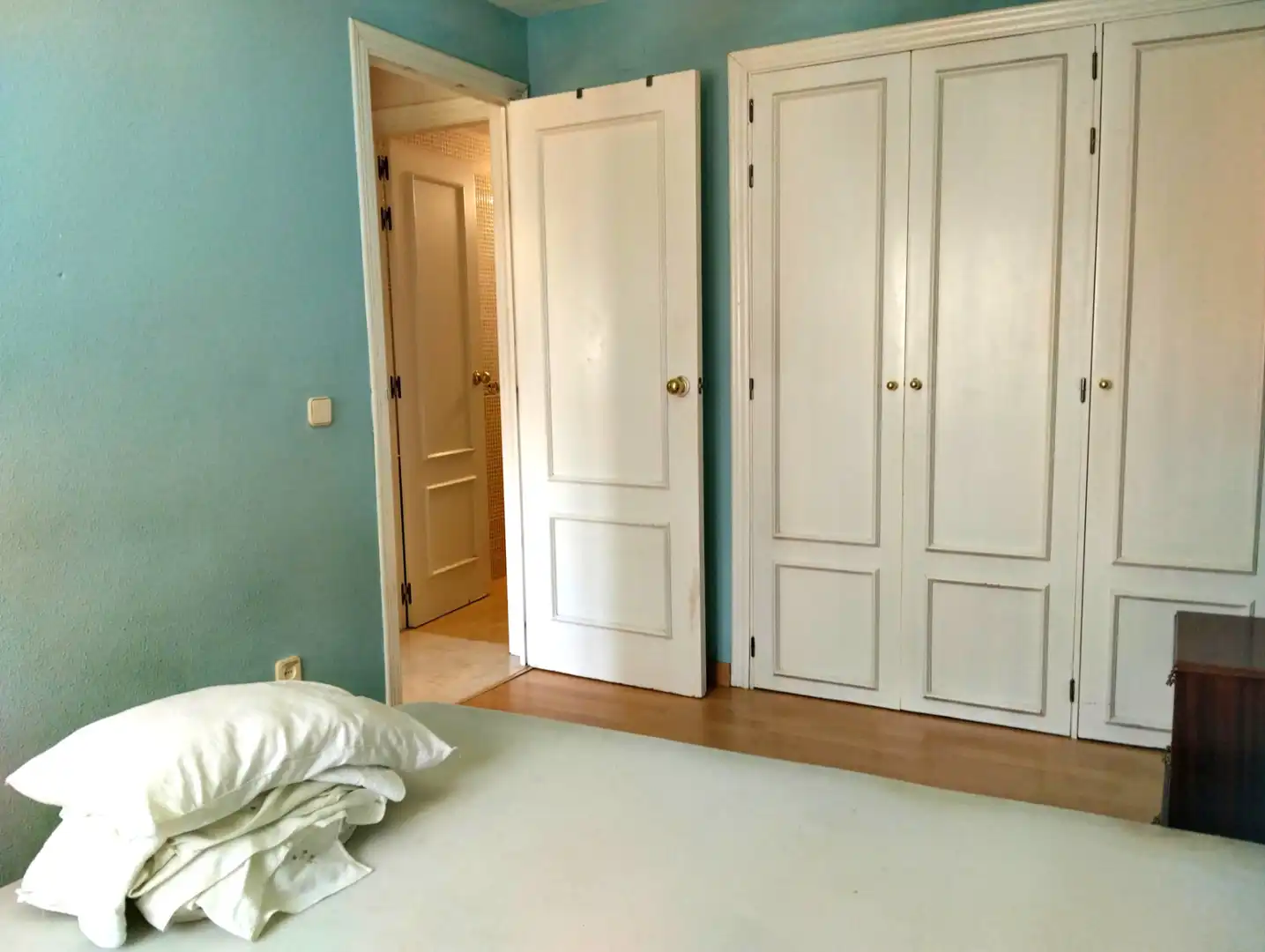 Habitación de Casa adosada en venta en San Lorenzo de El Escorial con Aire acondicionado, Calefacción y Jardín privado