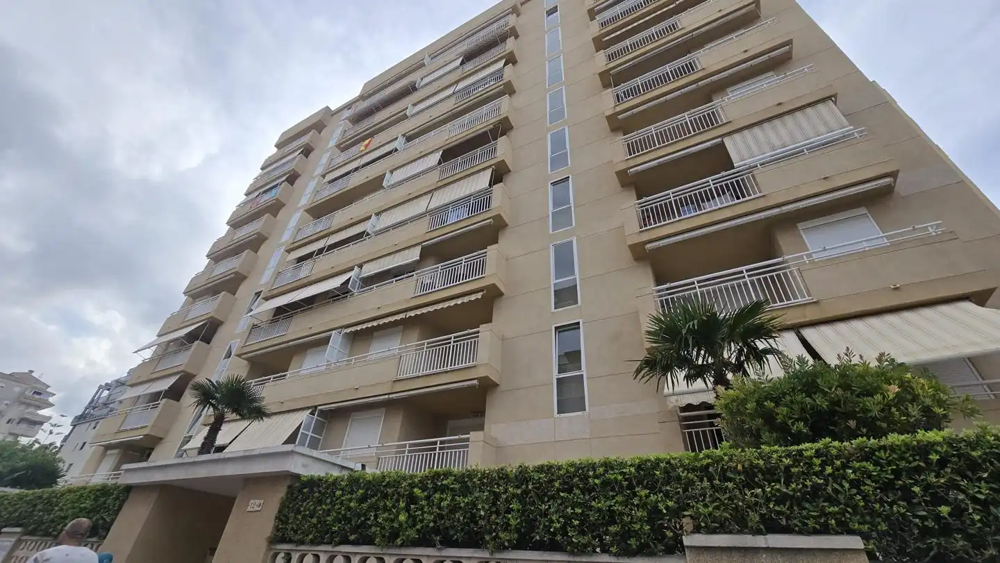 Vista exterior de Apartamento de alquiler en Gandia con Terraza, Amueblado y Piscina comunitaria
