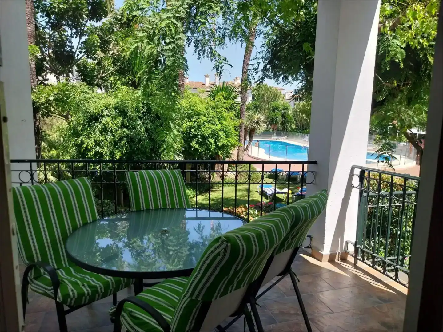Terraza de Piso en venta en Estepona con Jardín privado, Trastero y Piscina