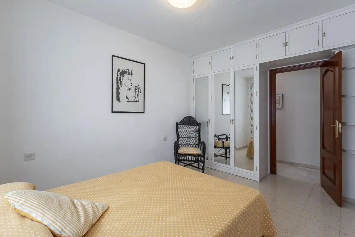 Habitación de Planta baja en venta en Granada con Amueblado