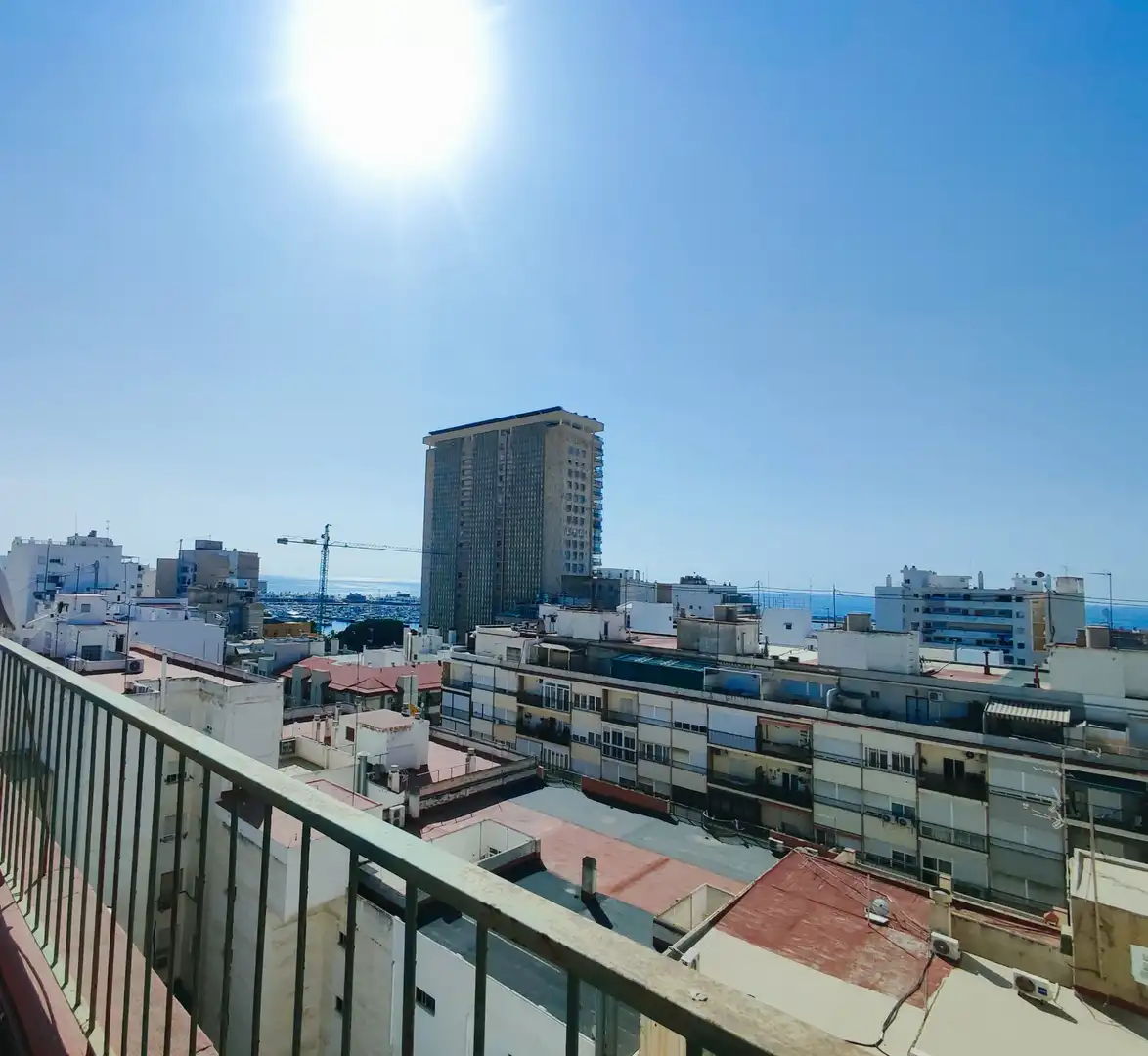 Vista exterior de Pis en venda en Alicante / Alacant amb Aire condicionat i Balcó