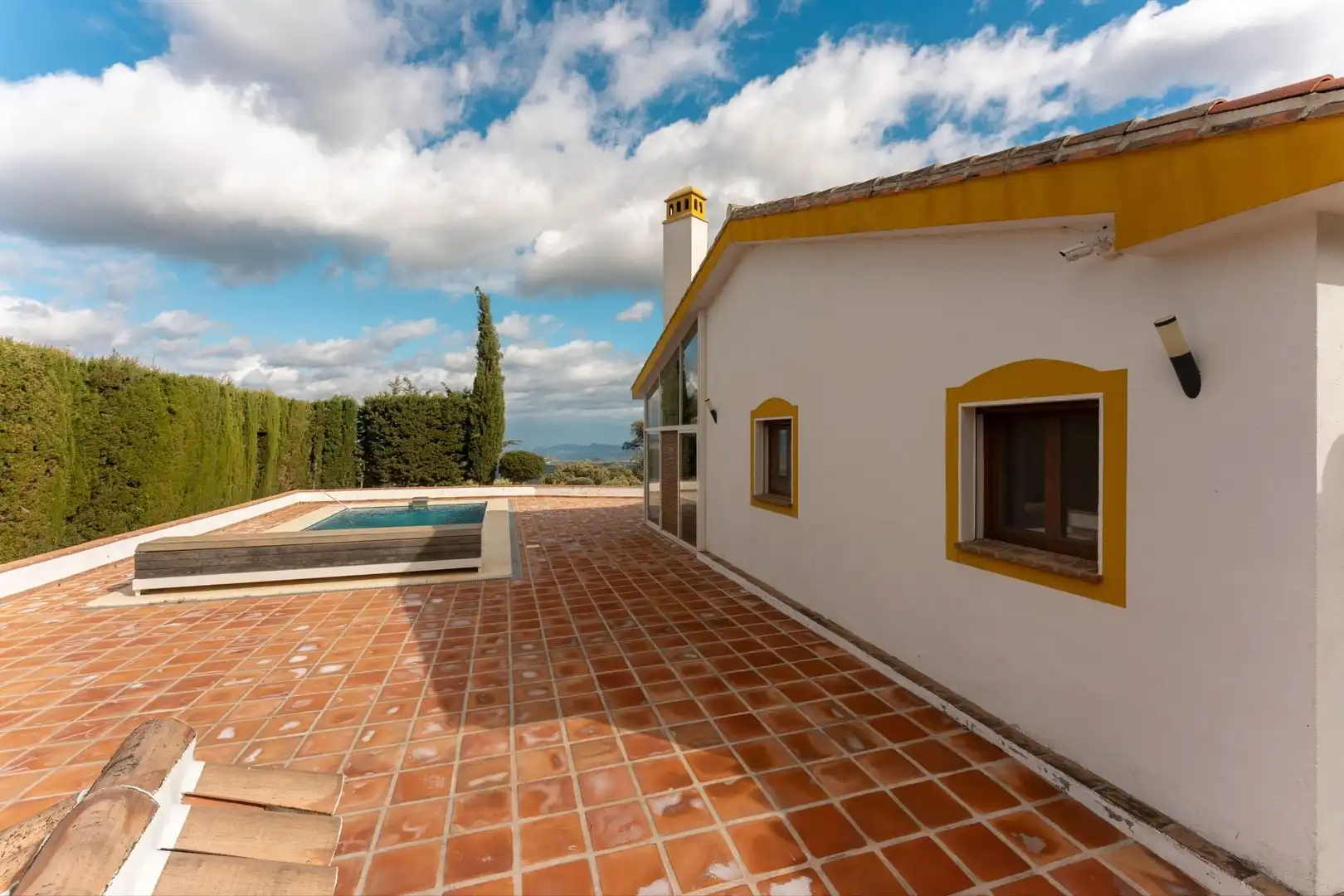 Vista exterior de Finca rústica en venda en Casarabonela amb Calefacció i Piscina