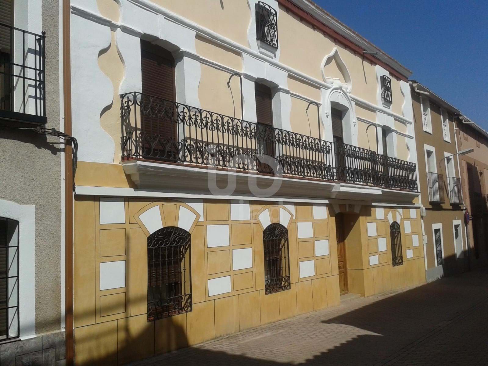 Vista exterior de Casa o xalet en venda en Belvís de la Jara amb Terrassa i Piscina