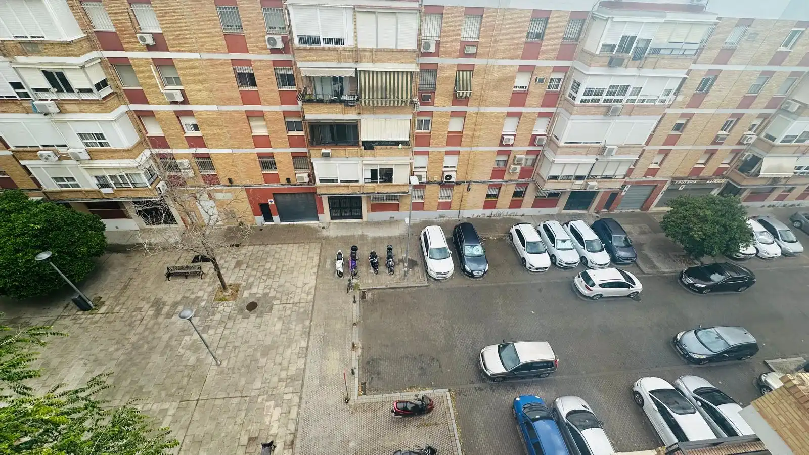 Parkplatz von Wohnung zum Verkauf in Sevilla mit Klimaanlage, Heizung und Terrasse