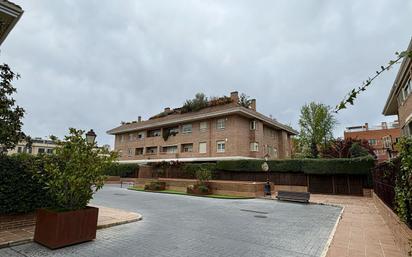 Exterior view of Flat for sale in  Madrid Capital  with Air Conditioner, Heating and Private garden