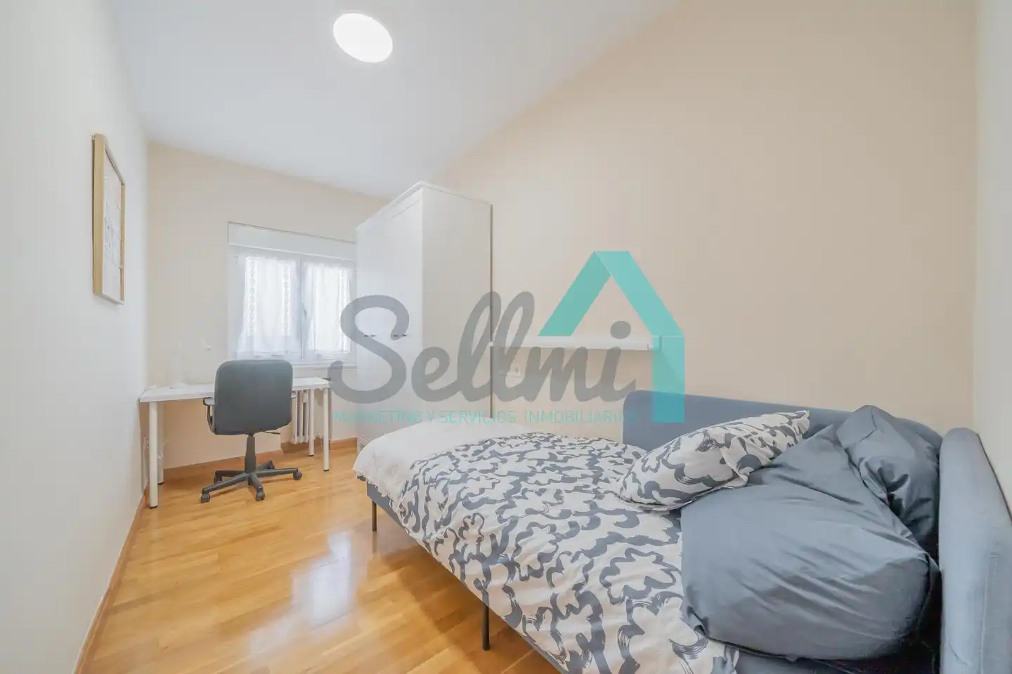 Bedroom of Flat for rent in Oviedo   with Heating, Parquet flooring and Terrace