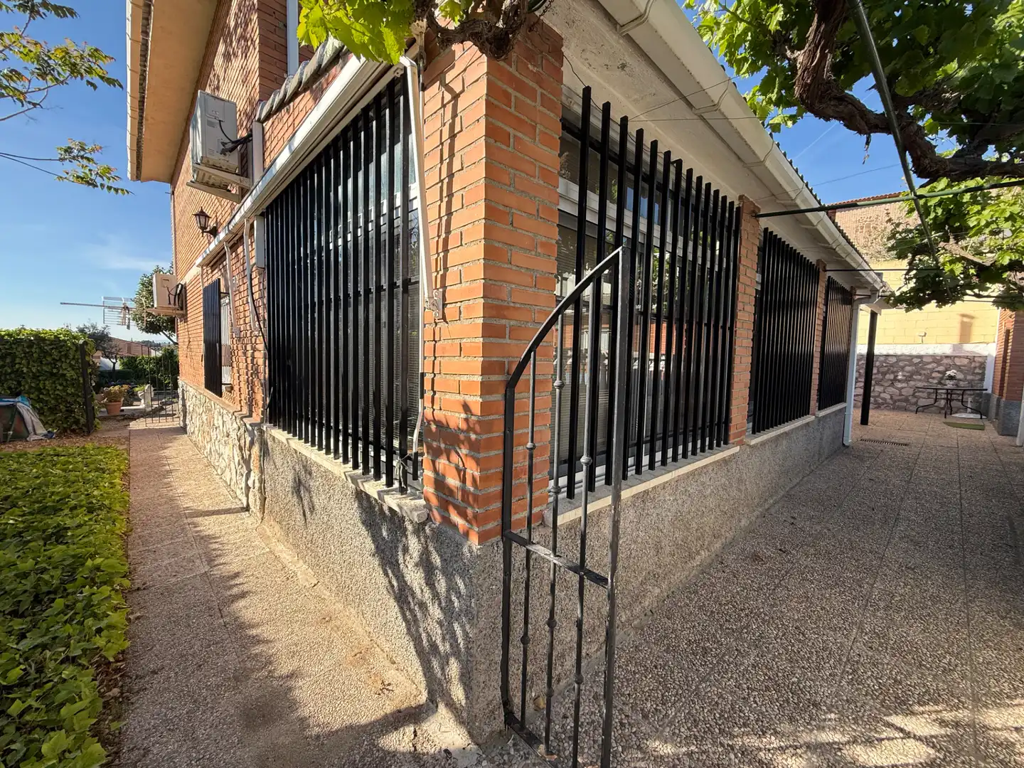 Exterior view of Houses for sale in Arganda del Rey  with Air Conditioner, Heating and Private garden