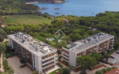 Vista exterior de Pis en venda en Palamós amb Aire condicionat, Terrassa i Piscina