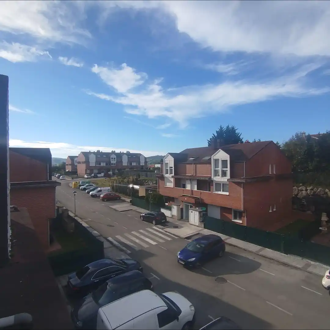 Vista exterior de Dúplex en venda en Penagos amb Calefacció, Moblat i Balcó