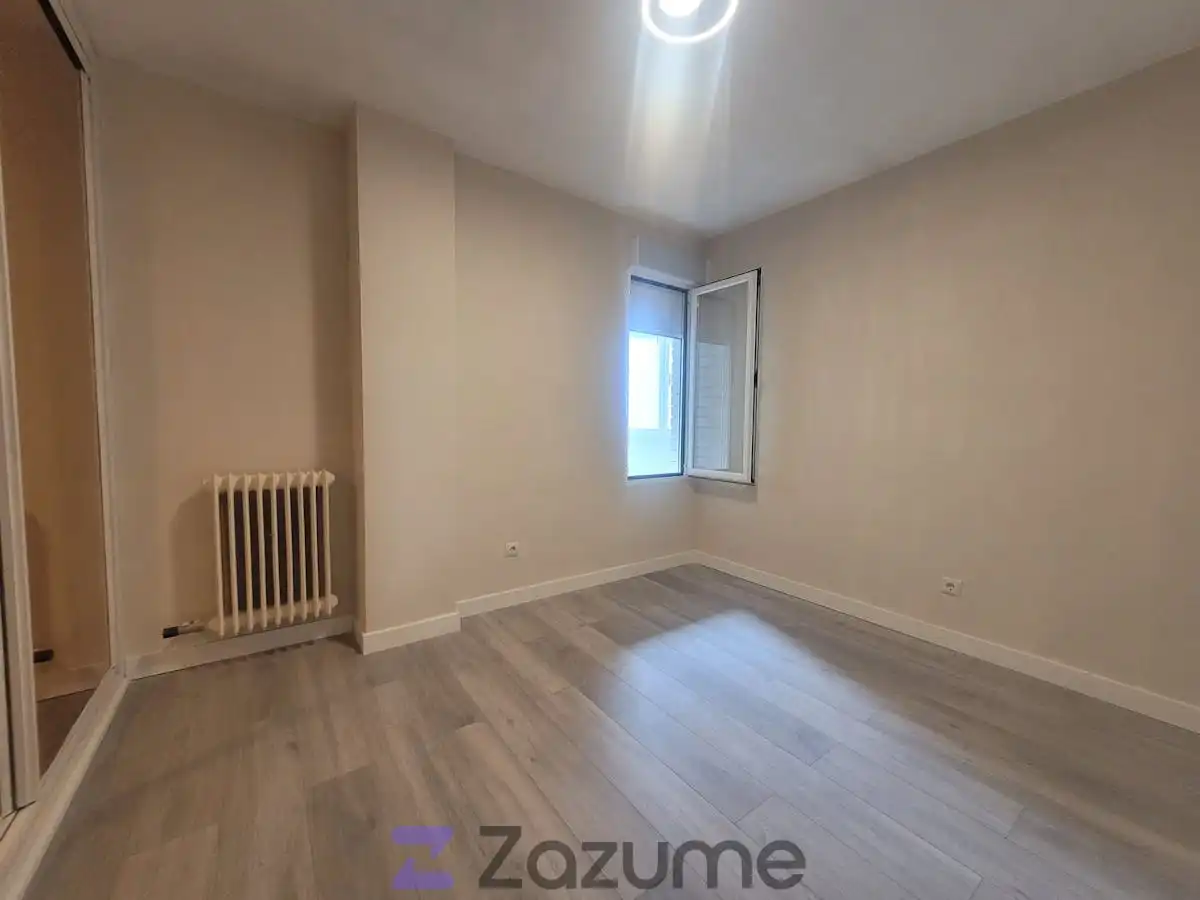 Bedroom of Flat for rent in Valladolid  with Heating, Parquet flooring and Terrace