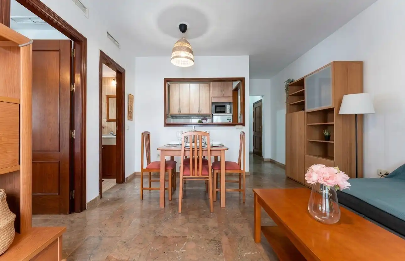 Comedor de Apartamento de alquiler en Torremolinos con Aire acondicionado, Terraza y Amueblado