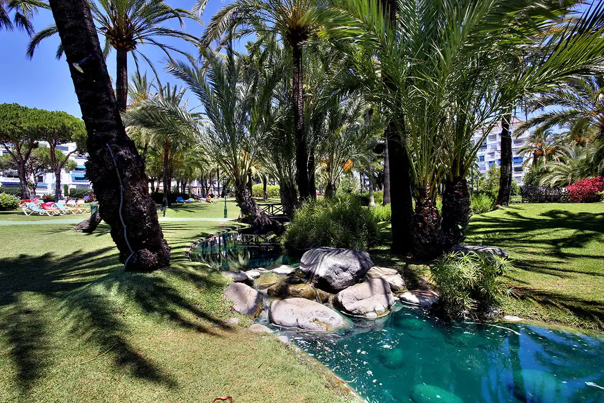 Garten von Erdgeschoss zur Miete in Marbella mit Klimaanlage, Terrasse und Schwimmbad