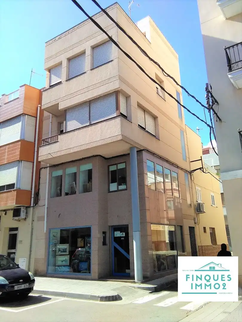 Vista exterior de Edifici en venda en La Ràpita