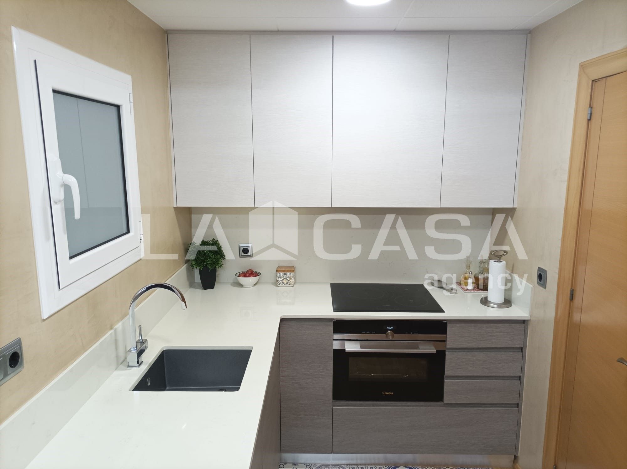 Kitchen of Flat for sale in Santa Coloma de Gramenet  with Heating and Balcony