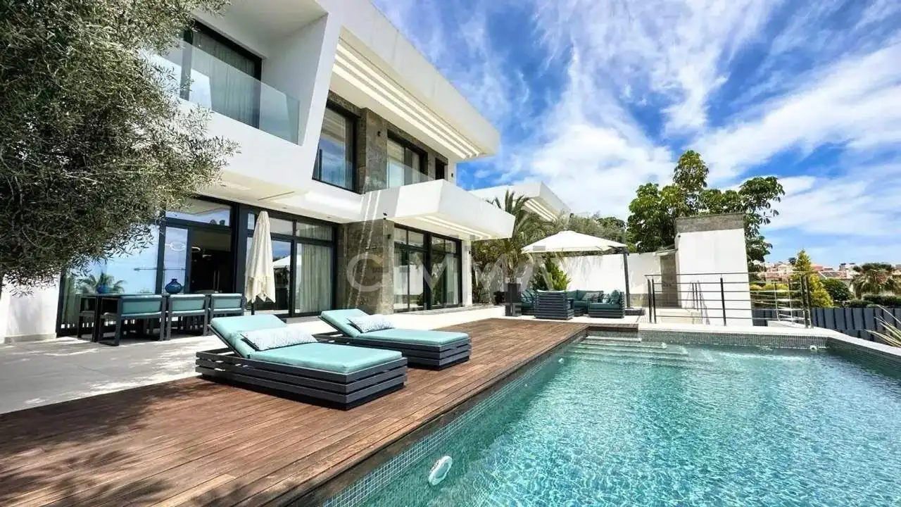 Chalet con terraza en venta en Calle Calle Roma, imagen 3