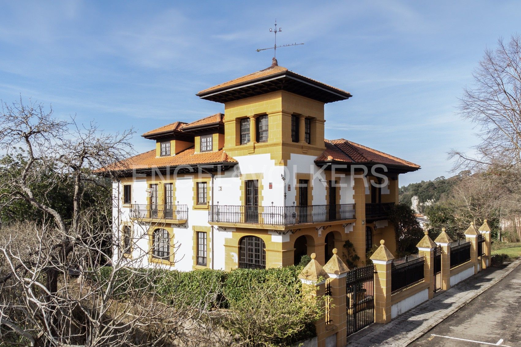 Exterior view of House or chalet for sale in Llanes  with Air Conditioner, Heating and Private garden