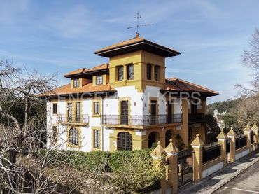 House with balcony for sale in Nueva