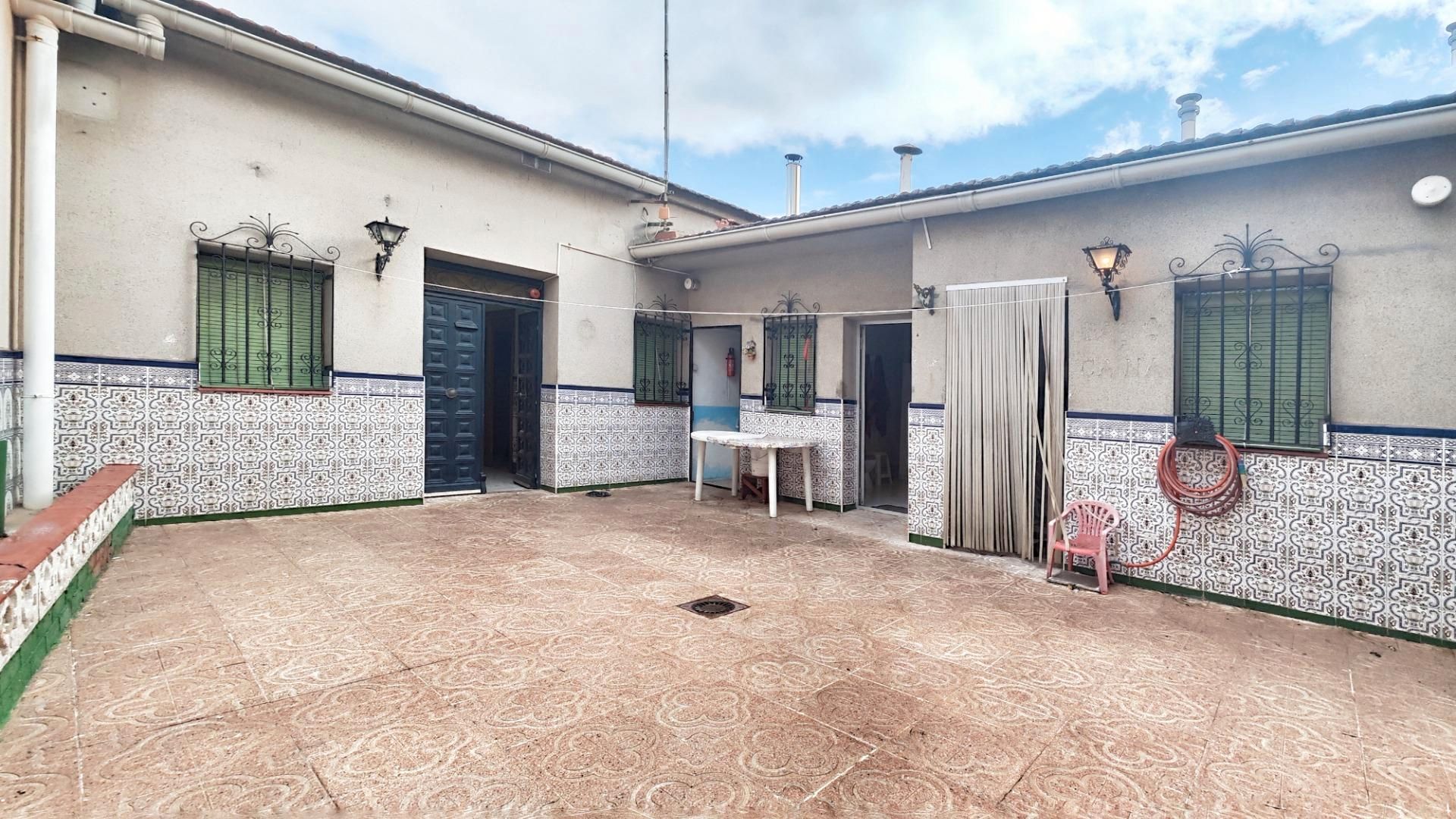 Exterior view of House or chalet for sale in Puertollano  with Air Conditioner, Heating and Terrace