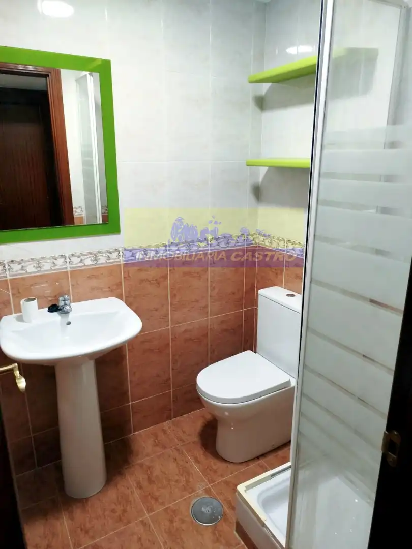 Badezimmer von Wohnung zur Miete in Castro-Urdiales mit Heizung, Möbliert und Balkon