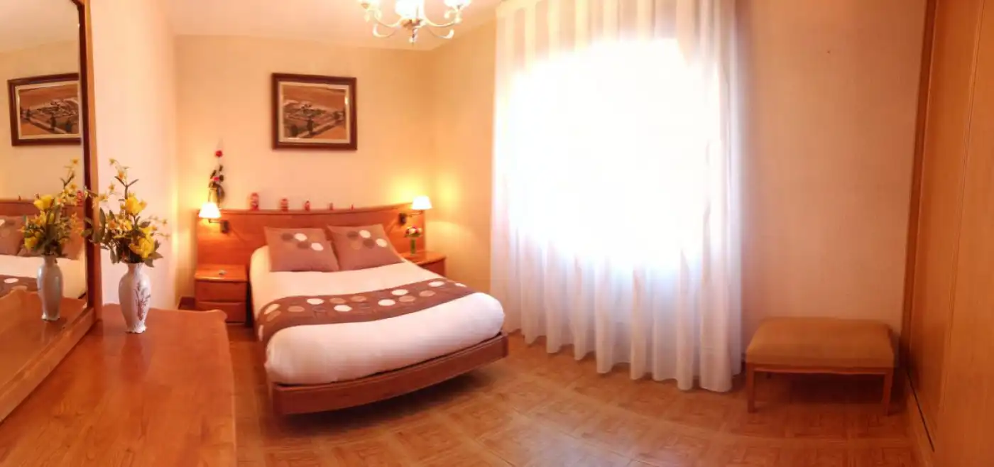 Dormitori de Casa o xalet en venda en Husillos  amb Terrassa