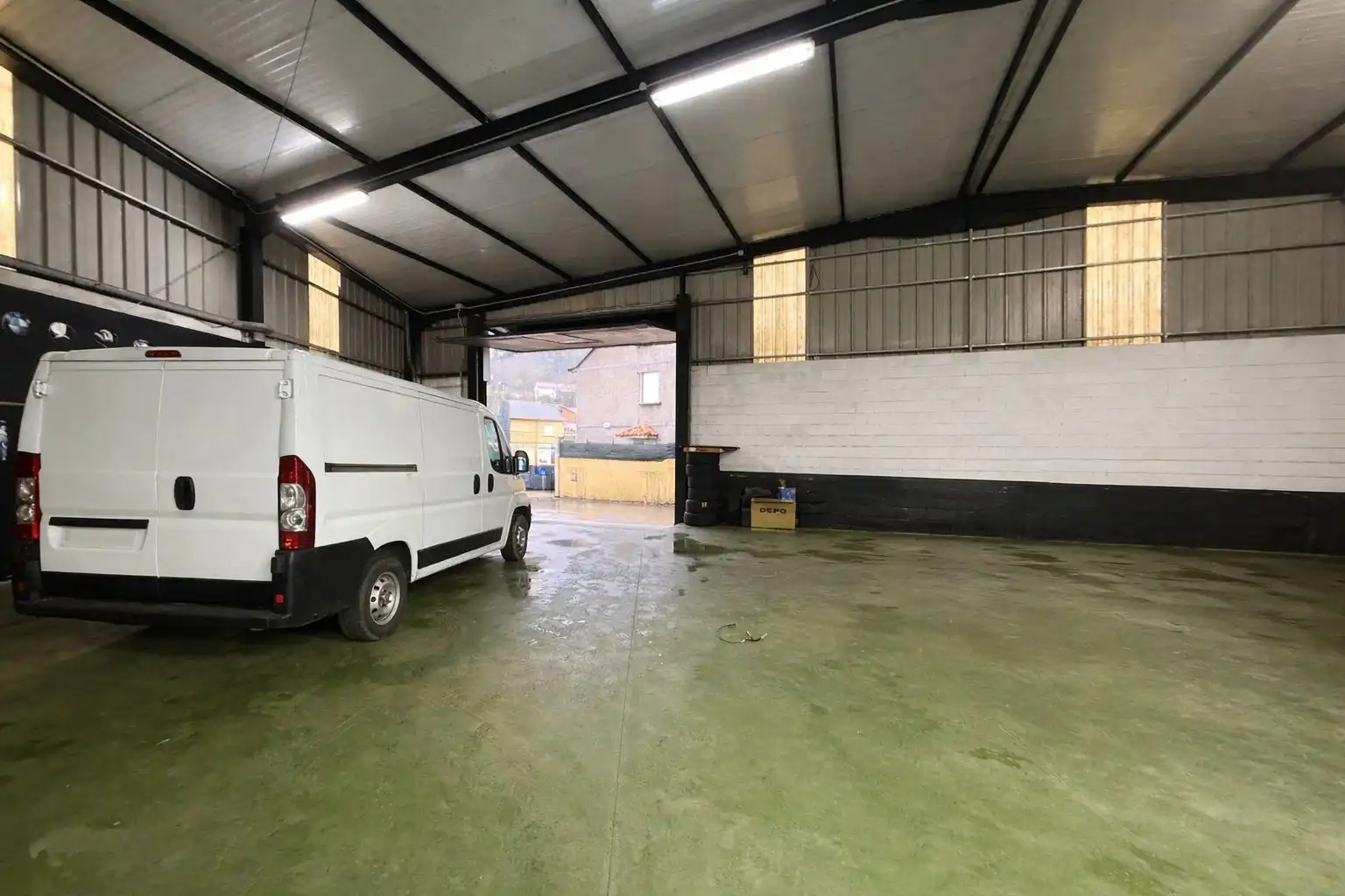 Parking of Industrial buildings for rent in Vigo 