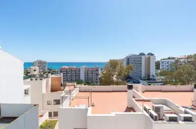 Vista exterior de Casa adosada en venta en Benalmádena con Aire acondicionado, Calefacción y Jardín privado
