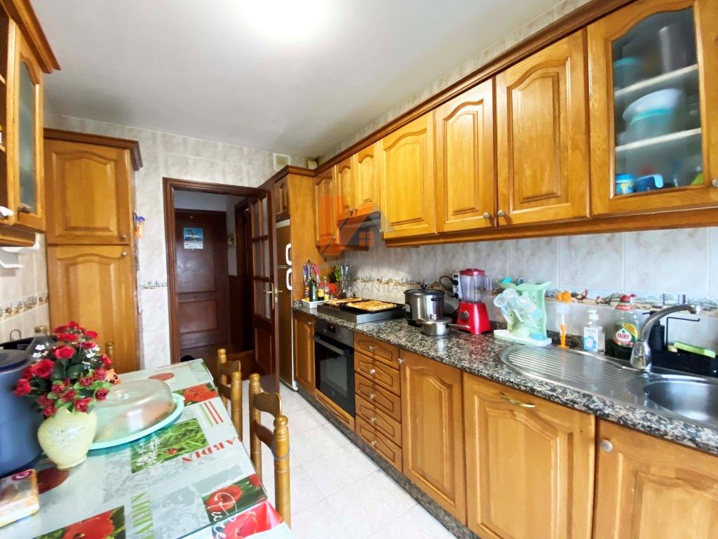 Kitchen of Flat for sale in Teo  with Oven