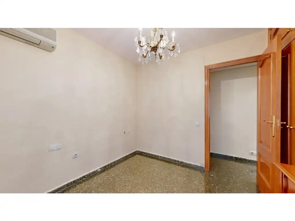 Flat for sale in Exposició