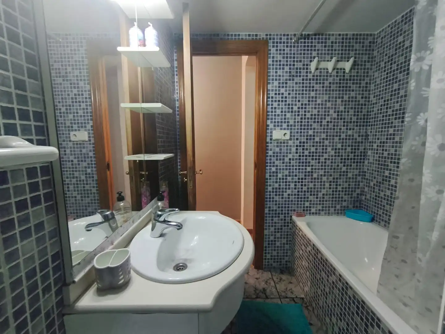 Badezimmer von Wohnung zum Verkauf in Burjassot mit Parkett, Ofen und Waschmaschine