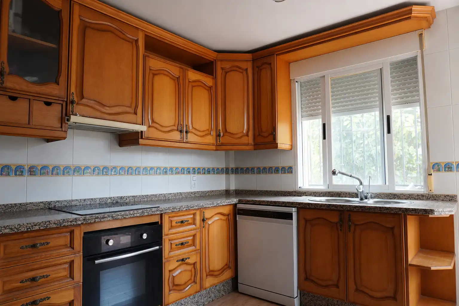 Cocina de Casa adosada en venta en Vegas del Genil con Jardín privado, Terraza y Amueblado