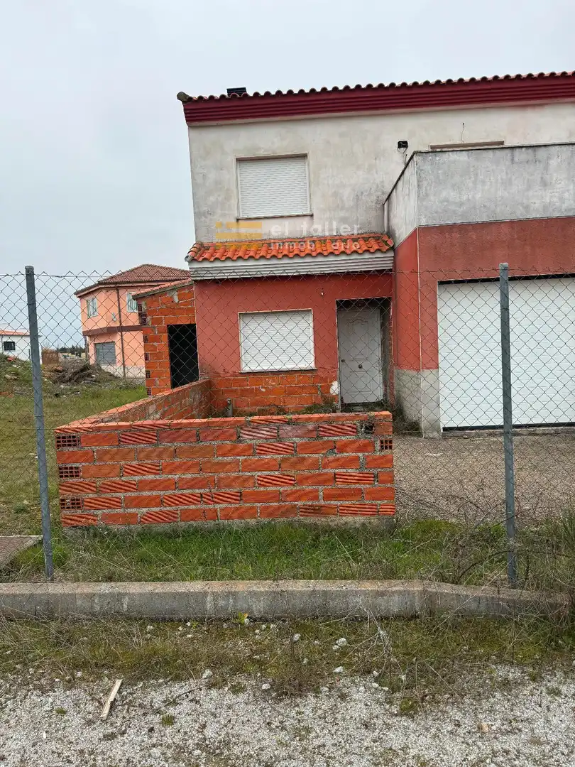 Vista exterior de Casa adosada en venda en Fuentes de Oñoro