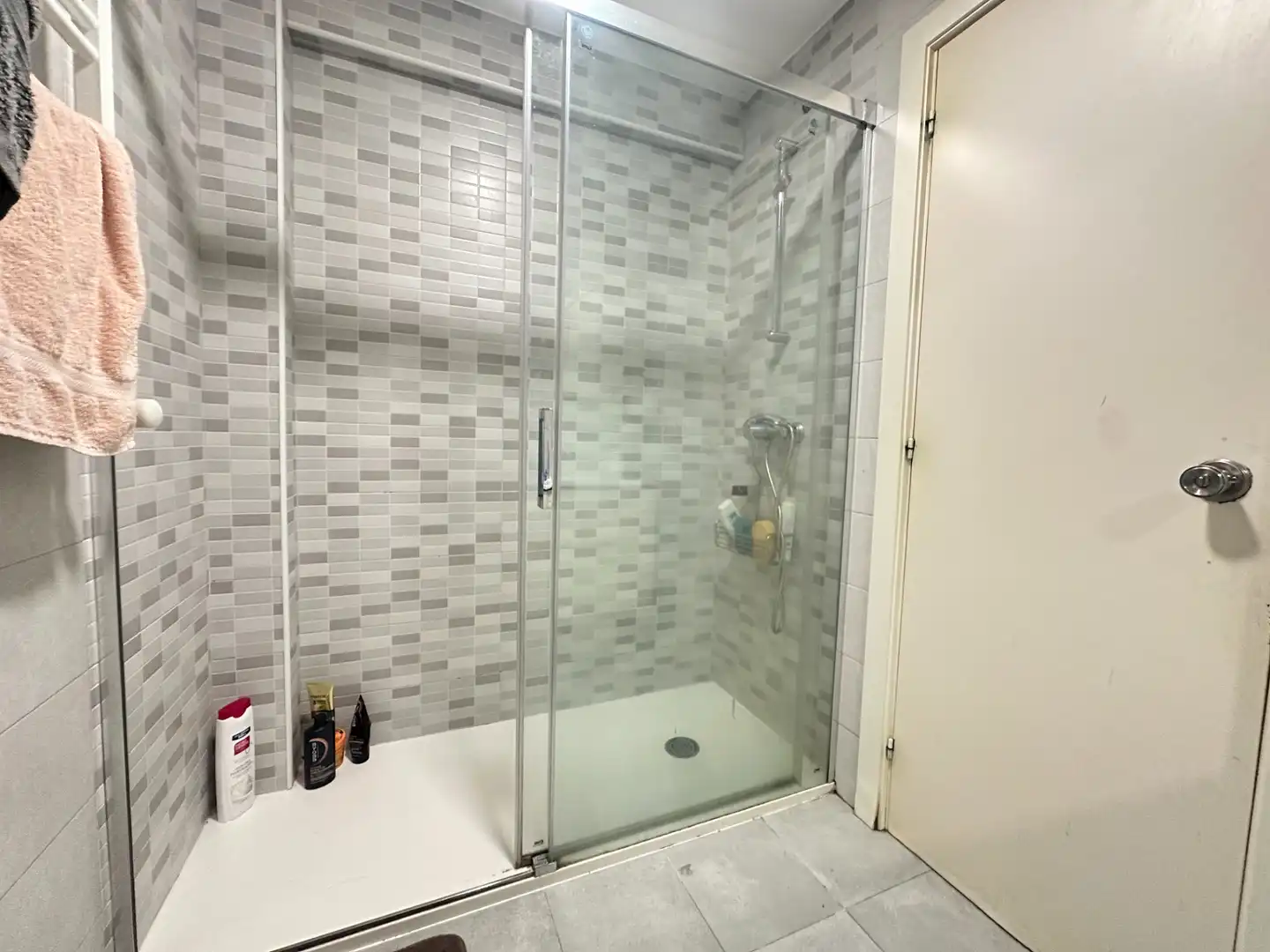 Badezimmer von Wohnung zum Verkauf in Santiago de Compostela  mit Heizung und Möbliert