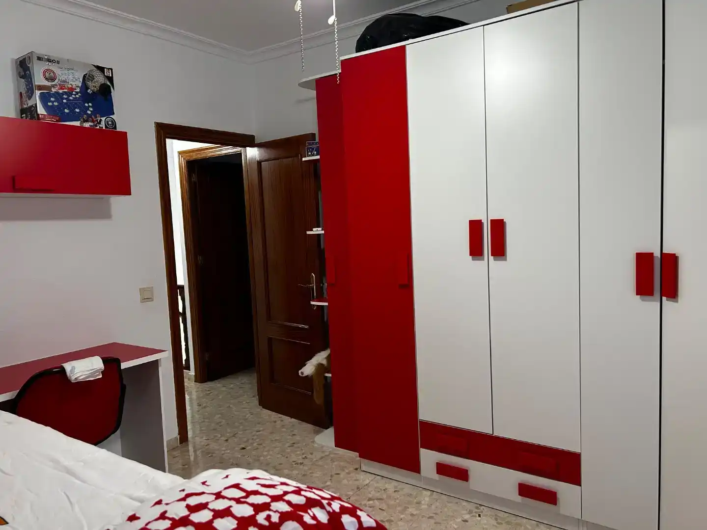 Dormitori de Casa adosada en venda en La Rinconada amb Aire condicionat i Balcó