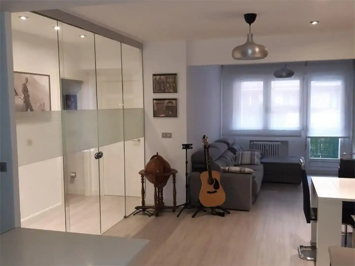 Sala d'estar de Pis en venda en Bilbao  amb Jardí privat, Parquet i Balcó