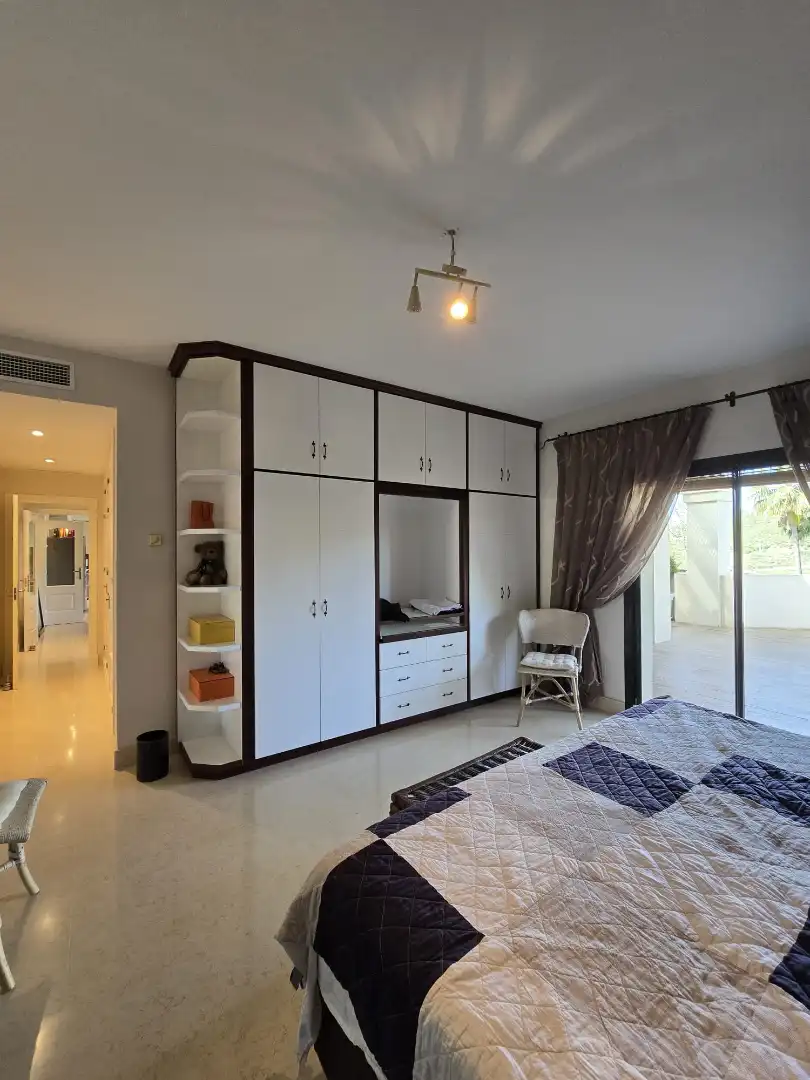 Habitación de Piso en venta en Benahavís con Aire acondicionado, Terraza y Trastero