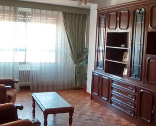 Living room of Flat to rent in  Zaragoza Capital  with Heating, Parquet flooring and Furnished