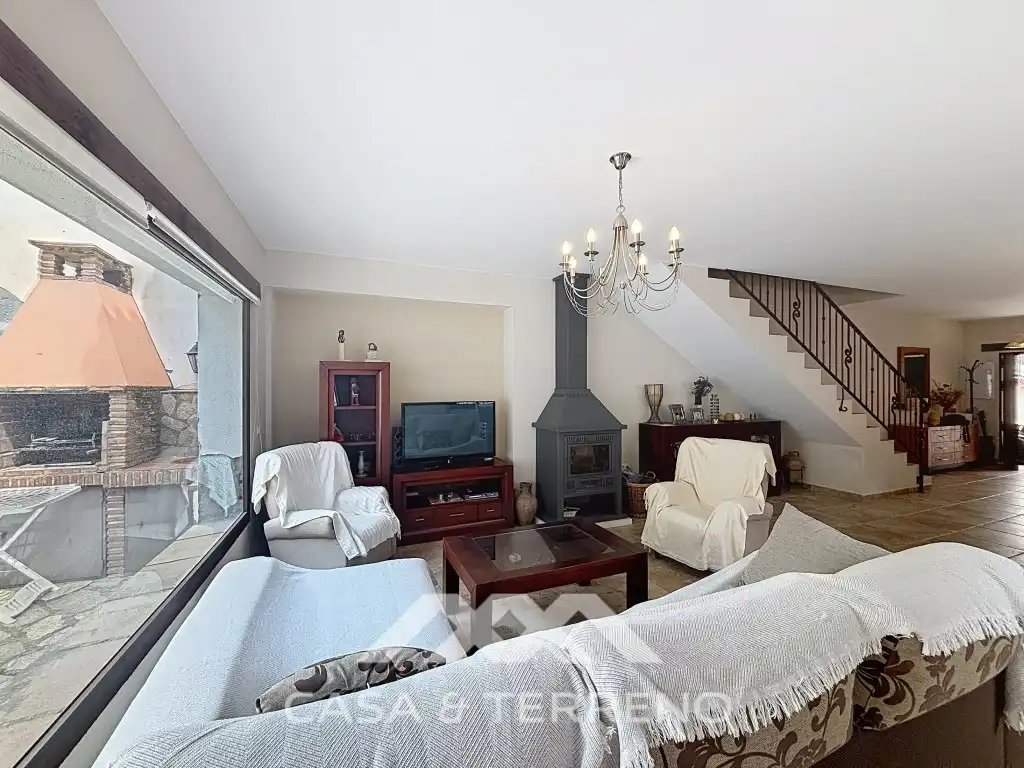 Sala de estar de Casa adosada en venta en Salares con Terraza