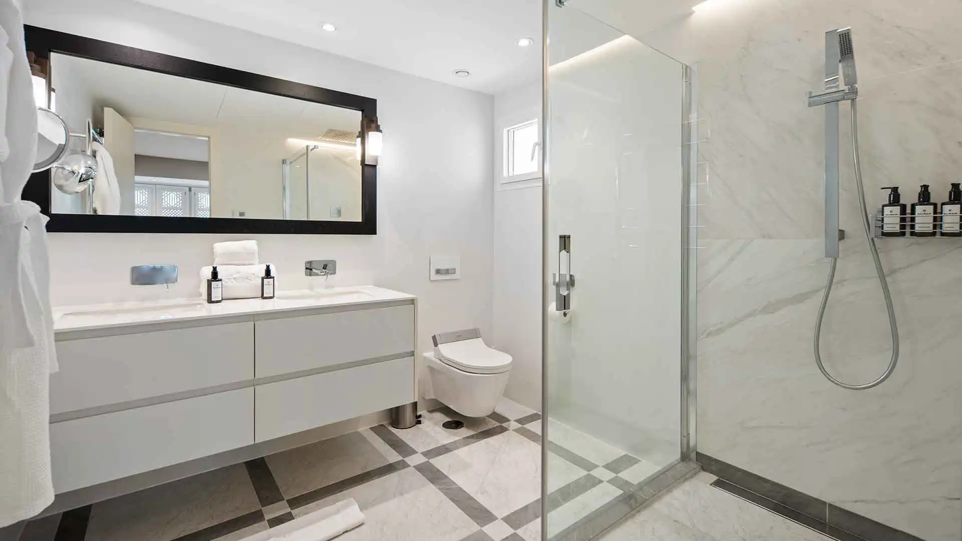Baño de Apartamento en venta en Marbella con Aire acondicionado, Terraza y Piscina