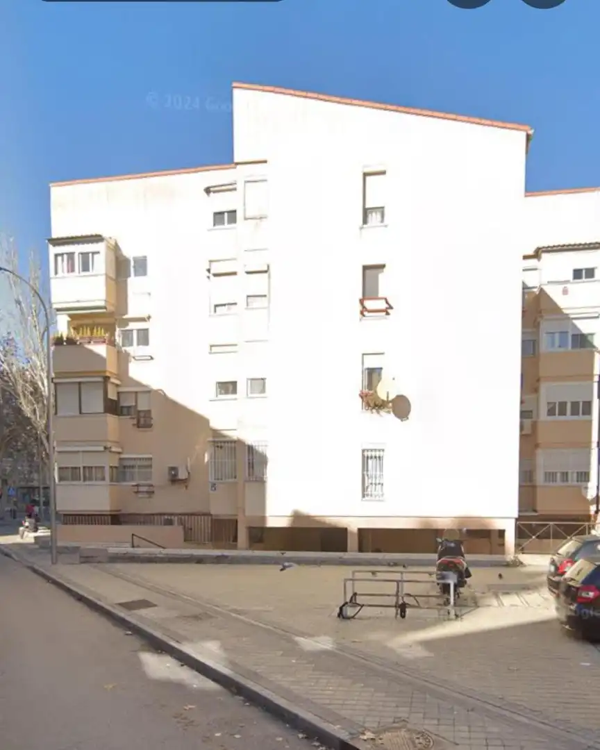 Vista exterior de Piso en venta en Madrid con Calefacción, Terraza y Balcón