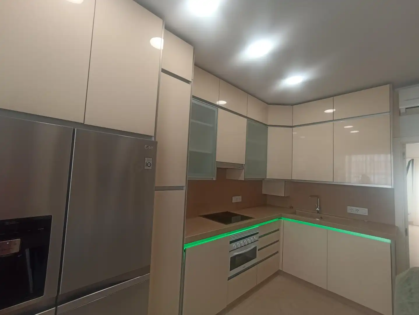 Cocina de Piso en venta en Sevilla con Aire acondicionado, Trastero y Amueblado