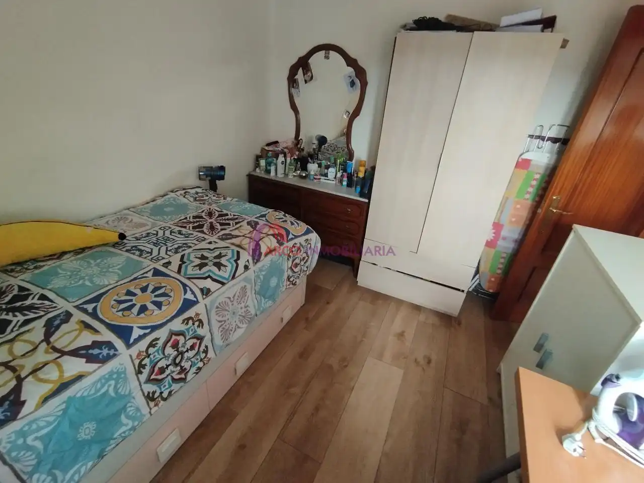 Dormitori de Pis en venda en Burgos amb Calefacció, Parquet i Moblat