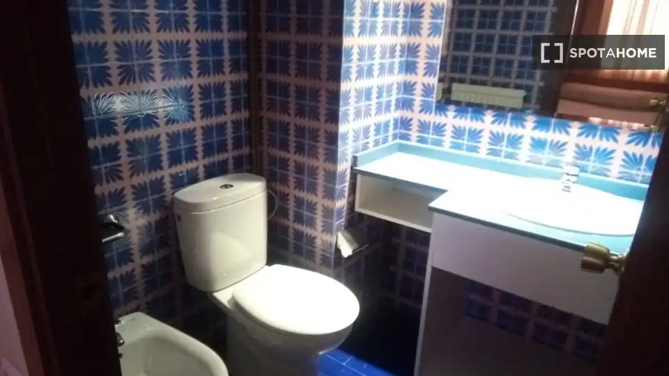 Baño de Piso de alquiler en Madrid con Aire acondicionado, Calefacción y Amueblado