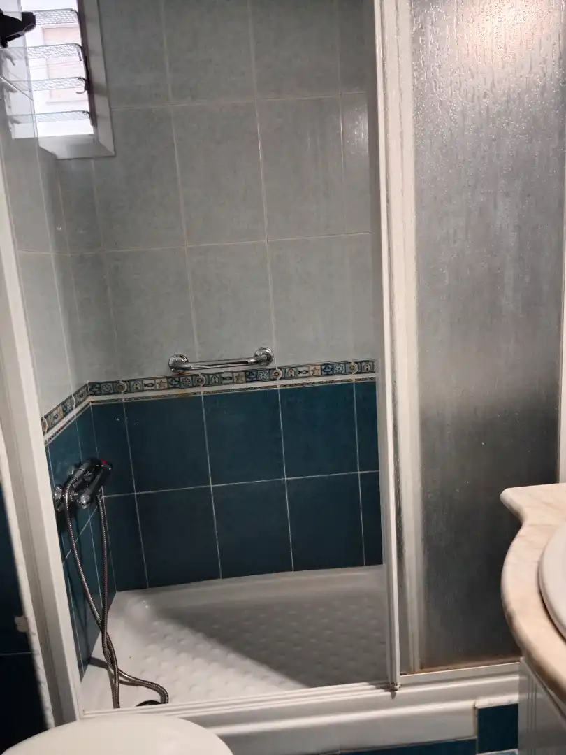 Bathroom of Flat for rent in Sevilla  with Air Conditioner, Heating and Furnished