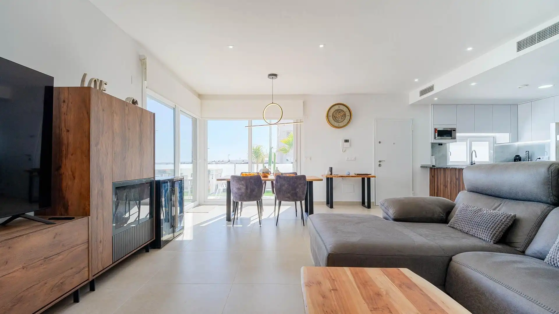 Sala d'estar de Casa o xalet en venda en Orihuela amb Aire condicionat, Jardí privat i Terrassa