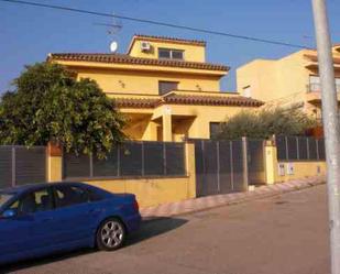Vista exterior de Casa o xalet en venda en Pineda de Mar amb Calefacció, Piscina i Jacuzzi