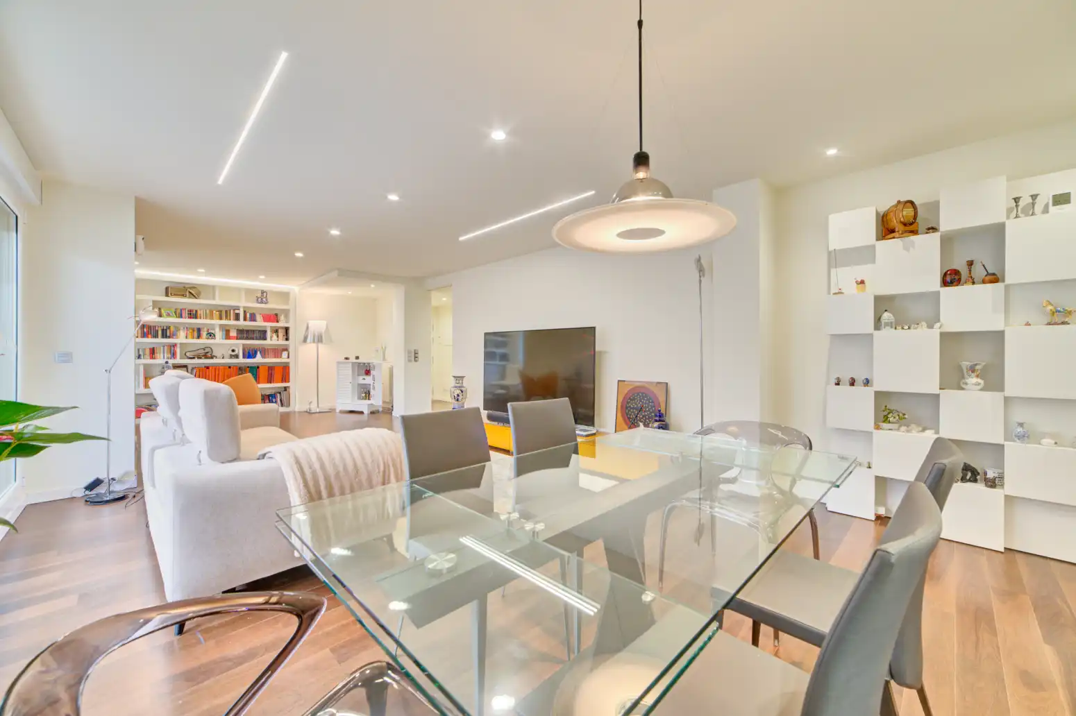 Comedor de Piso en venta en  Pamplona / Iruña con Calefacción, Terraza y Trastero