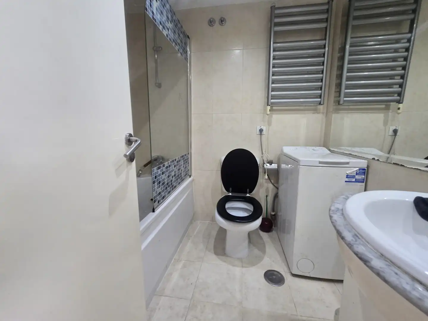 Baño de Estudio en venta en Madrid con Parquet, Balcón y Piscina comunitaria