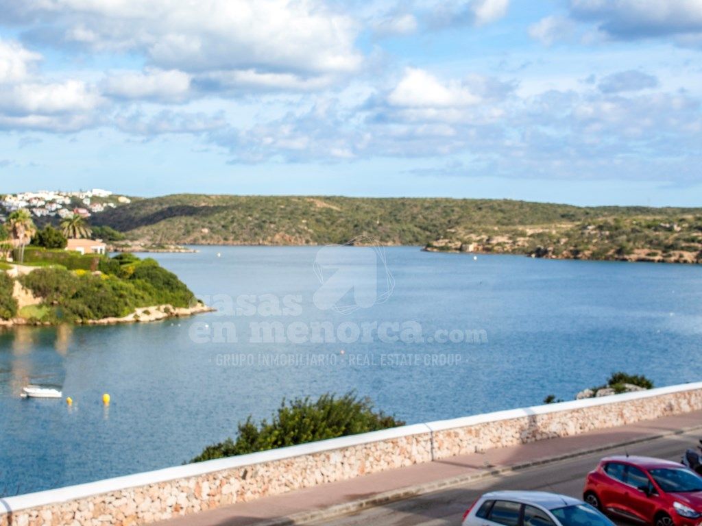 Wohnungen zum verkauf in Es Castell mit Klimaanlage, Privatgarten und Terrasse