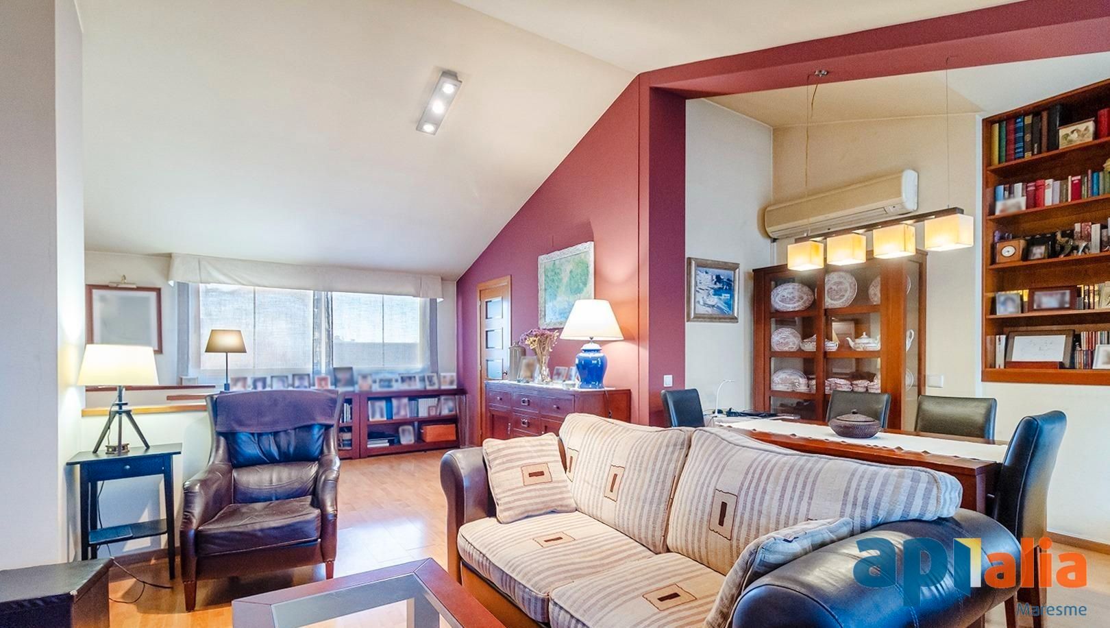 Sala d'estar de Dúplex en venda en Mataró amb Aire condicionat, Parquet i Terrassa